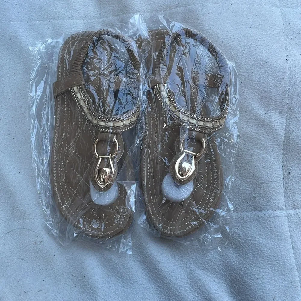 Siketu sandals‎